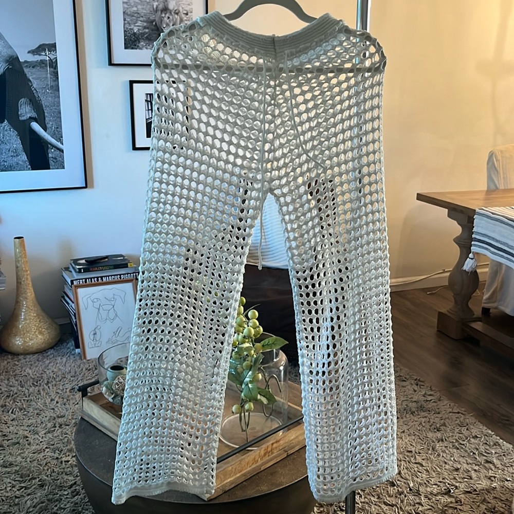 White crochet pants
Coachella 💫🌈